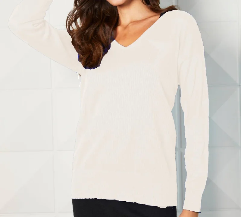 Lightweight V-Neck Star Top In White